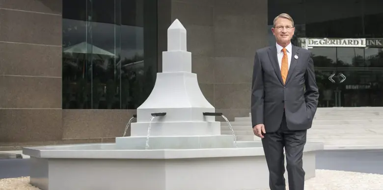 ดร. ฮาราลด์ ลิงค์ ประธานเจ้าหน้าที่บริหาร...