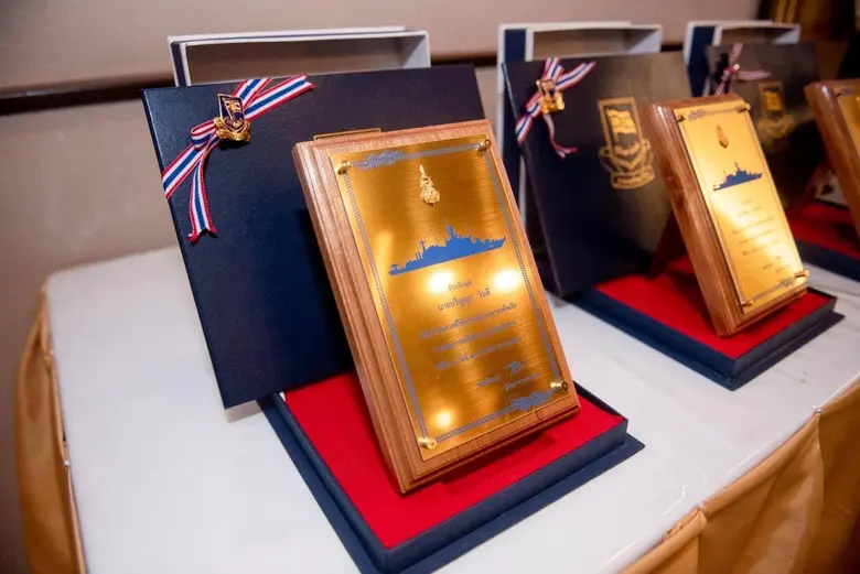 ผู้บัญชาการทหารเรือ มอบโล่เกียรติคุณ และเครื่องหมายสหัทยานาวี ให้กับ "ท่าเรือประจวบ"