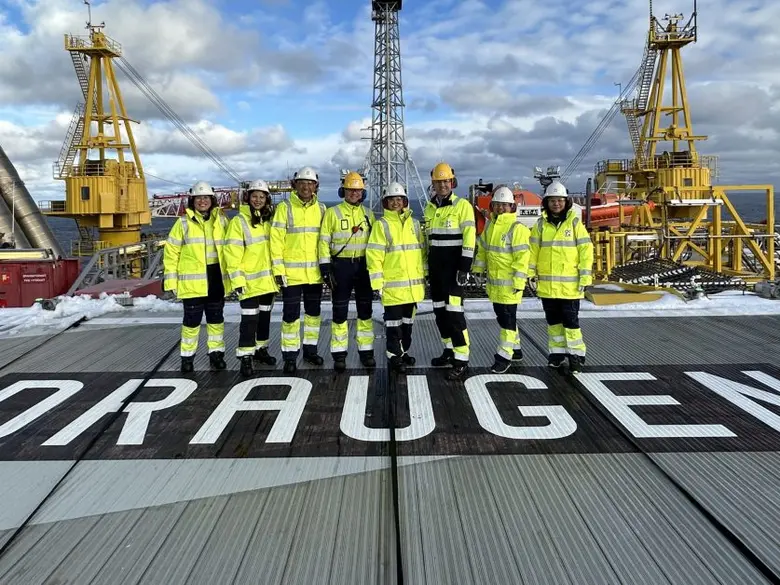 นางกลอยตา ณ ถลาง ผู้ช่วยกรรมการผู้จัดการใ...