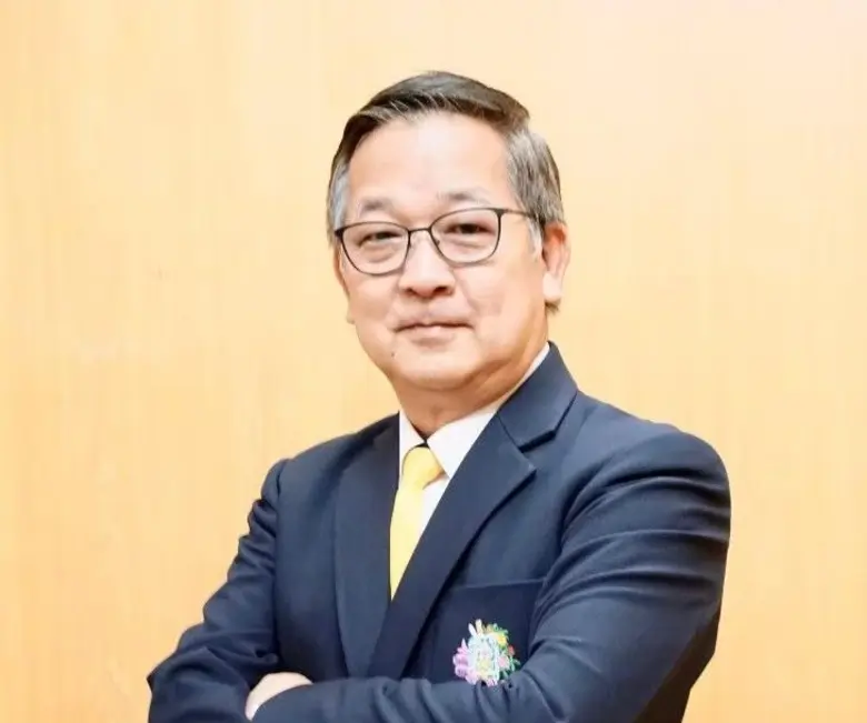 ดร.ไพฑูรย์ จารุสาร ผู้อำนวยการโรงเรียนสวน...