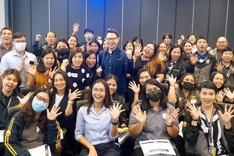 ภก.คงเกียรติ ฉัตรหิรัญทรัพย์ ประธานกรรมกา...