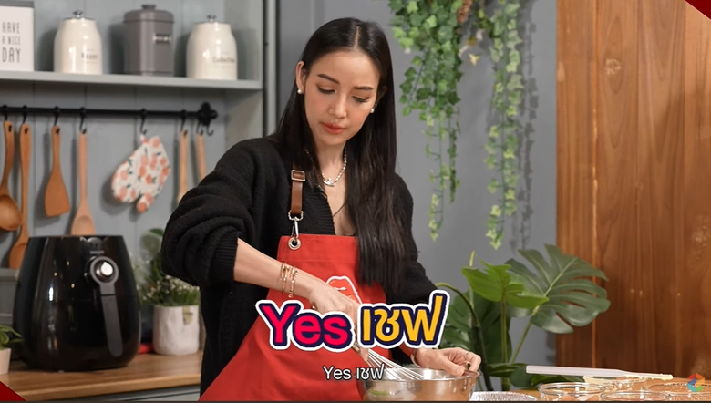 แพท ณปภา ยอมเข้าครัวเพื่อ "เรซซิ่ง" ทำพิซซ่าคีโตสูตรเด็ด ใน "Yesเชฟ โอนะเตง"