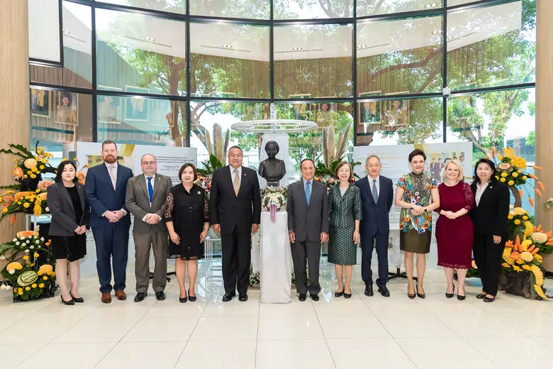 "วิทยาลัยดุสิตธานีรำลึกคุณูปการผู้ก่อตั้ง" เปิดรูปปั้น ท่านผู้หญิงชนัตถ์ ปิยะอุย เนื่องในโอกาสครบ 30 ปี