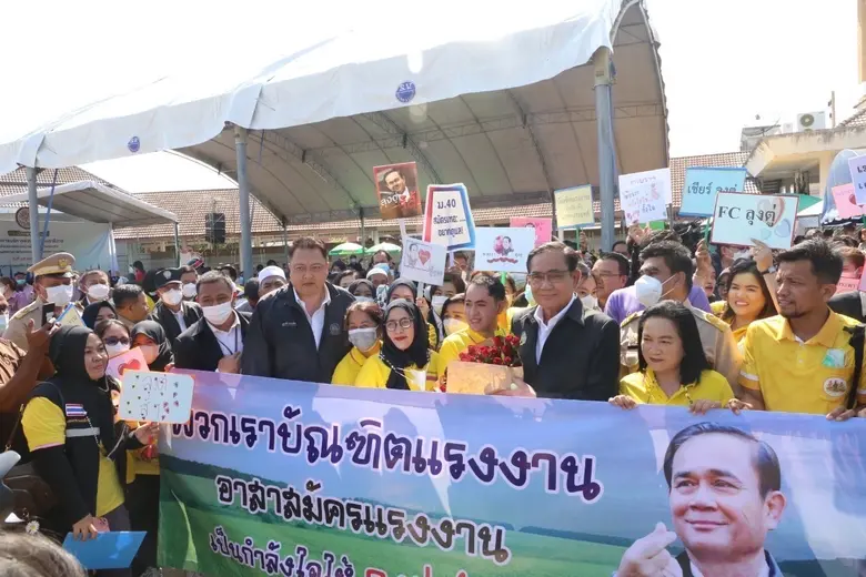 นายสุชาติ ชมกลิ่น รัฐมนตรีว่าการกระทรวงแร...