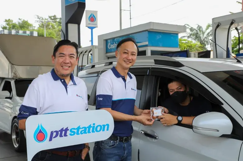 พีทีที สเตชั่น เติมเต็มรอยยิ้มให้เกษตรกรไทย มอบไข่ไก่ฟรีจำนวน 1 แพ็ก เมื่อเติมน้ำมันที่ พีทีที สเตชั่น ในกรุงเทพฯ ครบ 300 บาท 17 - 19 มีนาคมนี้