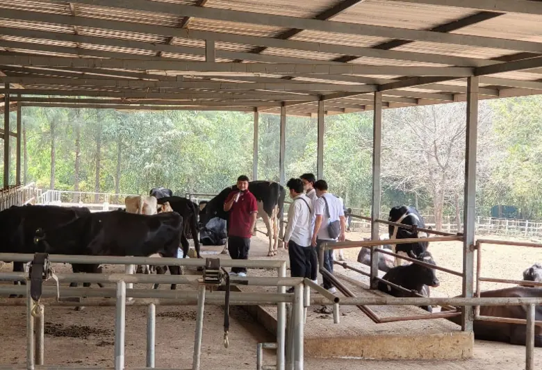 DEK บริหารธุรกิจ SPU เข้าศึกษาดูงาน บริษัท แดรี่โฮม วิสาหกิจเพื่อชุมชน จำกัด เรียนรู้มุ่งสู่การประกอบธุรกิจ