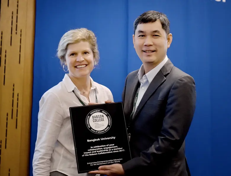 ดร.วุฒนิพงษ์ วราไกรสวัสดิ์ คณบดีคณะการสร้...