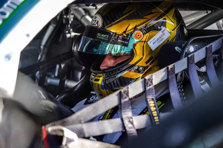 แซนดี้ เคราแก้ว สตูวิค นักแข่งรถไทยดีกรีแ...