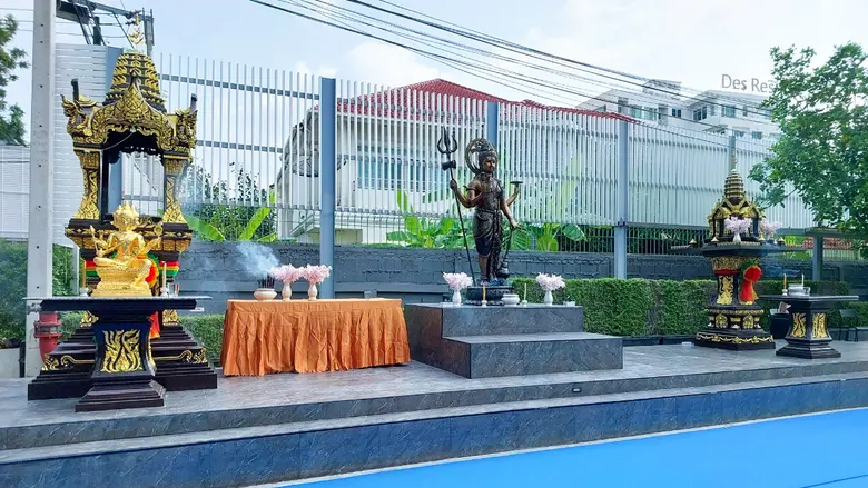 ถือฤกษ์ดี "แอน จักรพงษ์" นำทีมผู้บริหารและพนักงาน JKN พิธีบวงสรวงตั้งศาลพระพรหม - พระอรรธนารีศวร - พระภูมิ