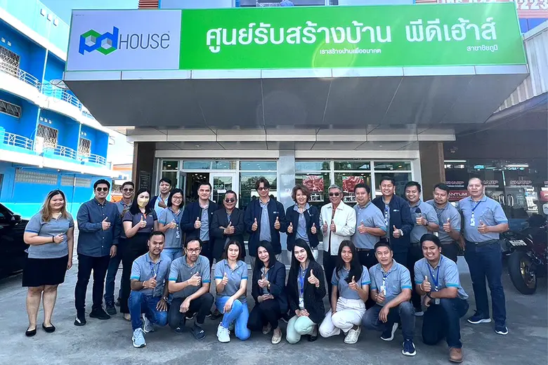 นายสิทธิพร สุวรรณสุต (แถวยืน คนที่ 7 จากซ...