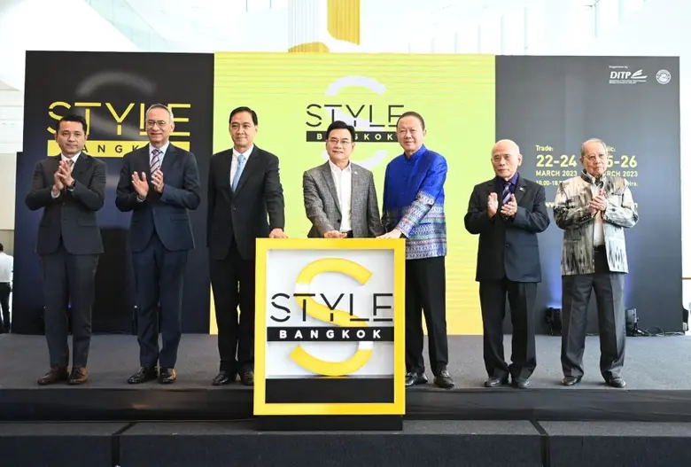 นายจุรินทร์ ลักษณวิศิษฏ์ รองนายกรัฐมนตรีแ...