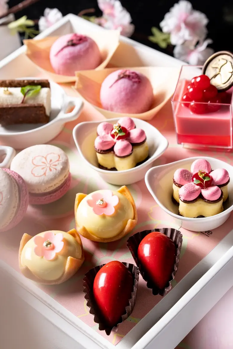 เสน่ห์อันชวนน่าหลงใหลของดอกซากุระที่ผลิบานไปกับ ชุดน้ำยามบ่าย "ซากุระ"ณ ห้องอาหาร อัพ แอนด์ อะบัฟ