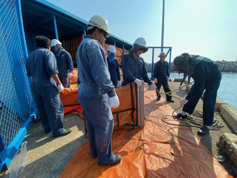 "ท่าเรือประจวบ" ซ้อมทุ่นกักน้ำมันตอกย้ำความปลอดภัย