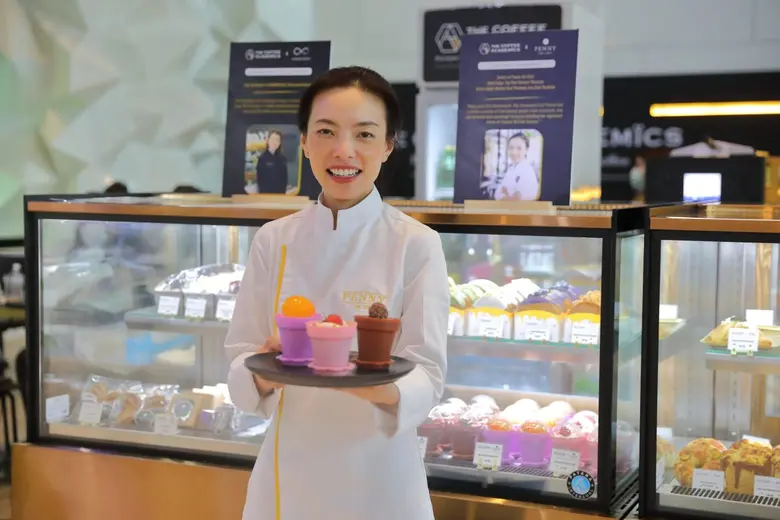 "เดอะ คอฟฟี่ อะคาเดมิคส์" อวดคอนเซ็ปต์ใหม่ เติมสีสันให้สเปเชียลตี้คอฟฟี่ อร่อยแพ็กคู่ เปิดรับหลากเมนูขนมจากเหล่าเซเลบริตี้เชฟและร้านดัง