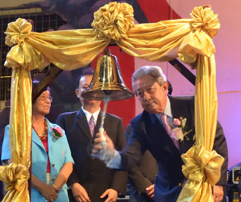 นายไพฑูรย์ จารุสาร ผู้อำนวยการโรงเรียนสวน...