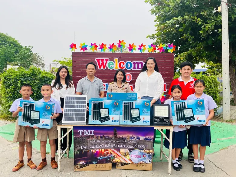 นางสาวจุลัยวรรณ ด้วงโคตะ (คนที่ 2 จากขวา)...