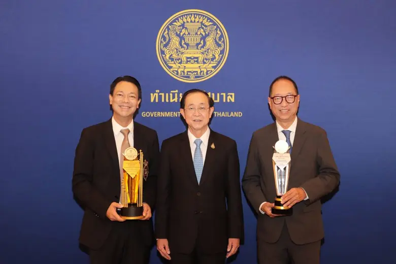 EXIM BANK รับรางวัลรัฐวิสาหกิจดีเด่นประจำปี 2565 ด้านการพัฒนาสู่รัฐวิสาหกิจยั่งยืน และความร่วมมือเชิงยุทธศาสตร์เพื่อการพัฒนาดีเด่น