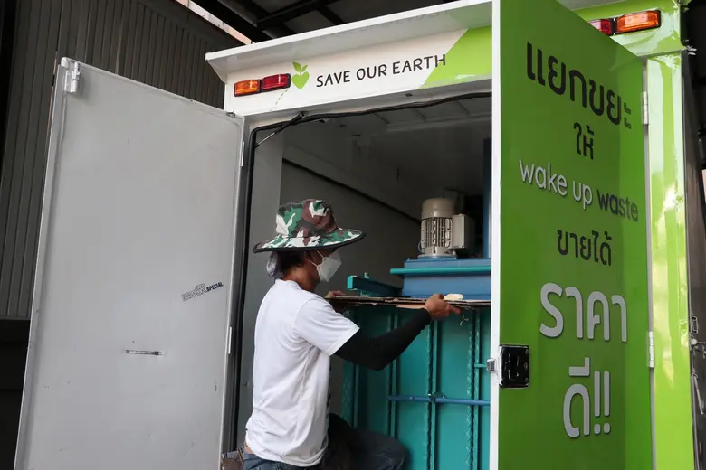 LPN ร่วมกับพันธมิตรด้านสิ่งแวดล้อม จับมือ SCGC และ Wake Up Waste ตอกย้ำพันธกิจลดการปล่อยก๊าซเรือนกระจก ชวนพนักงานแยกขยะ ผ่านกิจกรรม "แยก แลก ตัง" เพื่อให้โลกน่าอยู่ อย่างยั่งยืน