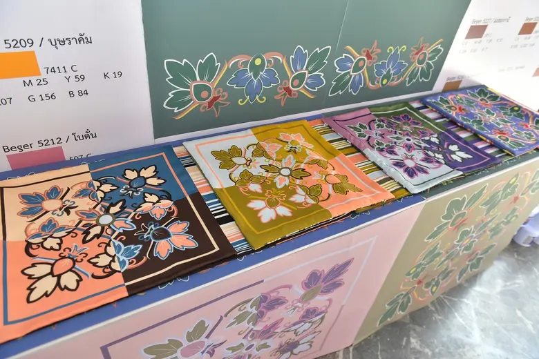 จากกระเบื้องวัดราชบพิธสถิตมหาสีมารามราชวรวิหาร สู่การสร้างสรรค์ผลงานศิลปะประยุกต์และต้นแบบแพนโทนของชุดสีผลิตภัณฑ์