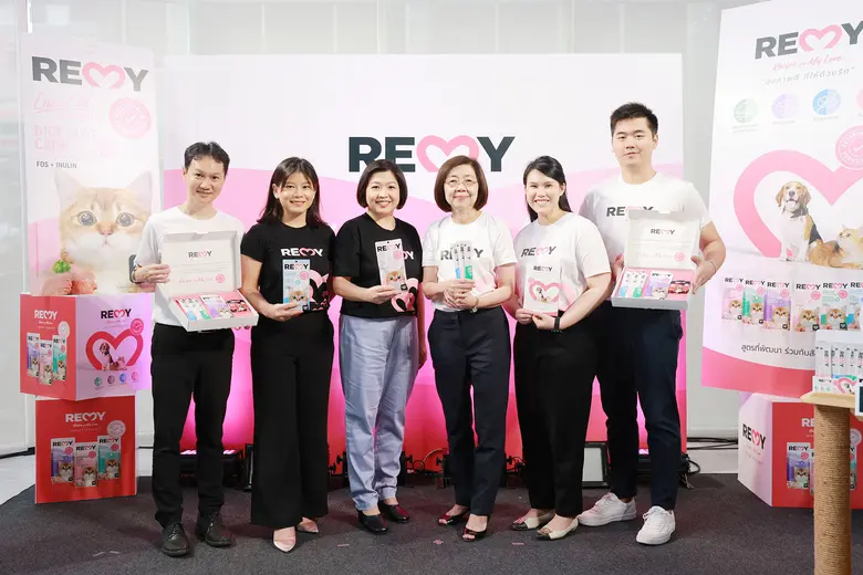 นางสาวสุดาทิพ เกียรติศรีชาติ (ที่3ซ้าย) ก...