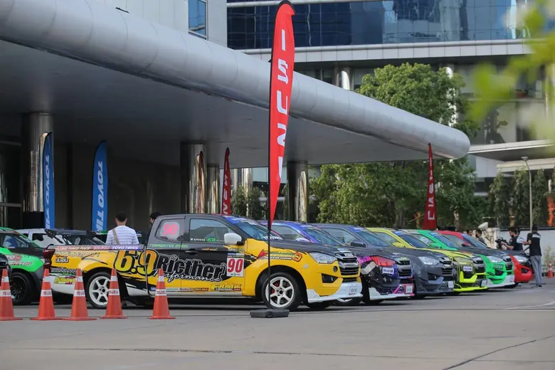 กลุ่มตรีเพชร โดย บริษัท ตรีเพชรอีซูซุเซลส...