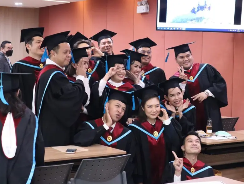 "ยินดีกับบัณฑิตหลักสูตรเทียบโอนประสบการณ์" ที่ วิทยาลัยดุสิตธานี