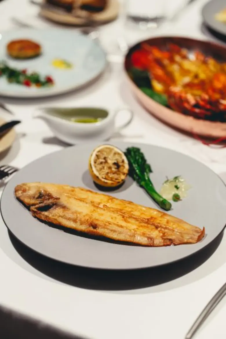 สัมผัสประสบการณ์ กับโฉมใหม่ห้องอาหารไฟร์เพลส กริลล์ แอนด์ บาร์ (Fireplace Grill and Bar) โปรโมชั่นพิเศษ Business Set Lunch ในราคาเพียง 840++ บาท