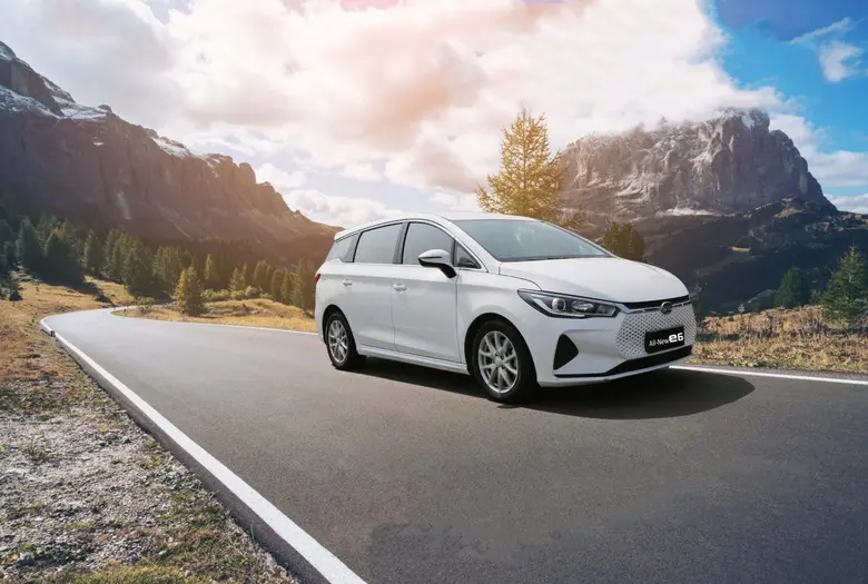 เรเว่ ออโตโมทีฟ ขยายอาณาจักรรถยนต์ไฟฟ้าต่อยอดธุรกิจสู่ภาคการพาณิชย์ จัดพิธีส่งมอบข้อตกลง MOU ตามมาตรการสนับสนุนการใช้ยานยนต์ไฟฟ้าของรัฐ