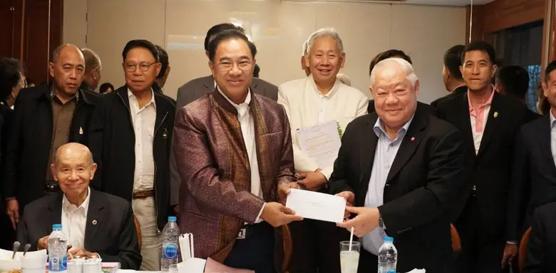 กลินท์ สารสิน ประธานมูลนิธิพล.ต.อ.เภา สาร...