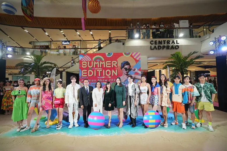"มาร์ค จิรันธนิน" นำทีมเดินแฟชั่นโชว์อัพเดทเทรนด์รับหน้าร้อนเปิดแคมเปญ "SUMMER EDITION" ปลุกเอเนอร์จี้ความสนุกสนาน ที่เซ็นทรัล ลาดพร้าว