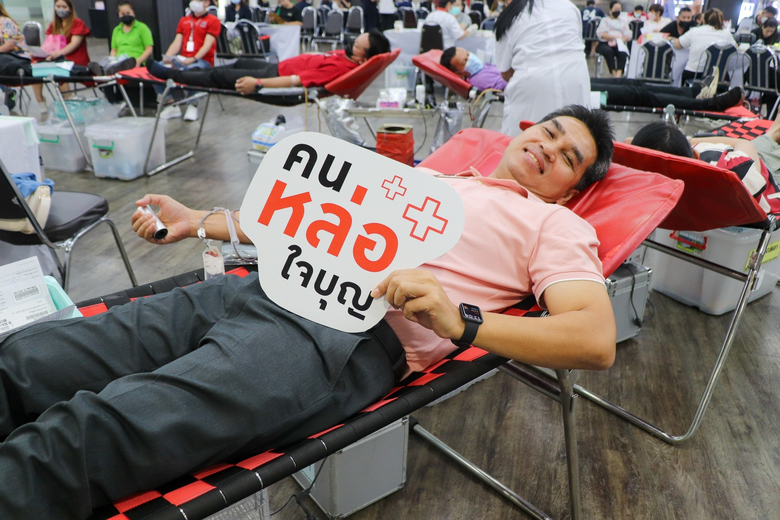 เอ็ม บี เค เซ็นเตอร์ ร่วมกับ สภากาชาดไทย จัดกิจกรรม "Plus 1 เพิ่มจำนวนครั้ง เพิ่มโลหิต เพิ่มชีวิต" บริจาคโลหิตสำรองใช้ก่อนวันหยุดยาวช่วงเทศกาลสงกรานต์