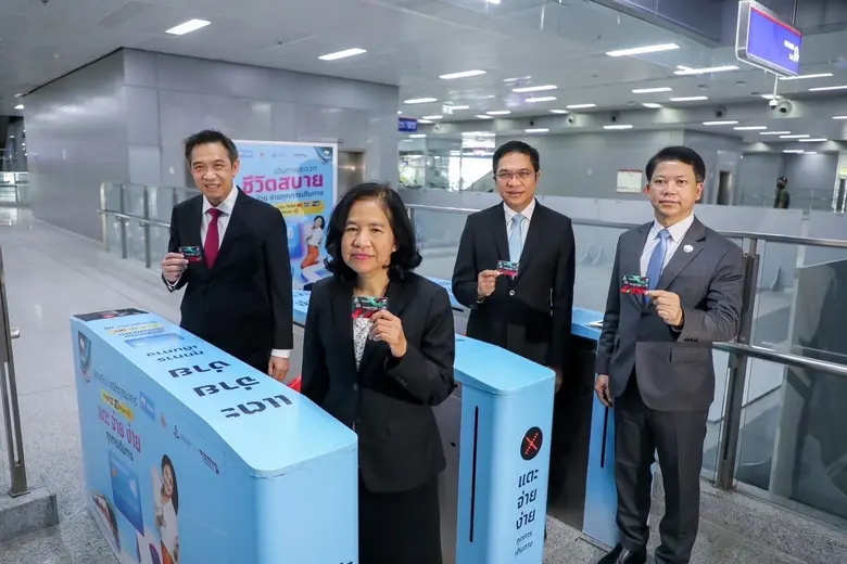 รฟท. ขสมก. และกรุงไทย ผนึกกำลัง ผลักดัน "บัตรเหมาจ่าย" ชำระค่าโดยสาร รถไฟฟ้าสายสีแดง และรถโดยสาร ขสมก. ยกระดับคุณภาพบริการเดินทางระบบราง ระบบล้อแบบไร้รอยต่อ