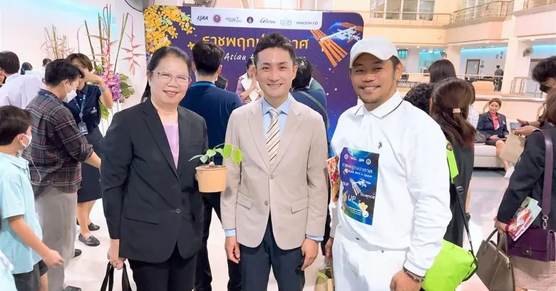 ทีมพืชอวกาศ คณะวิทยาศาสตร์ และ โรงเรียนสา...