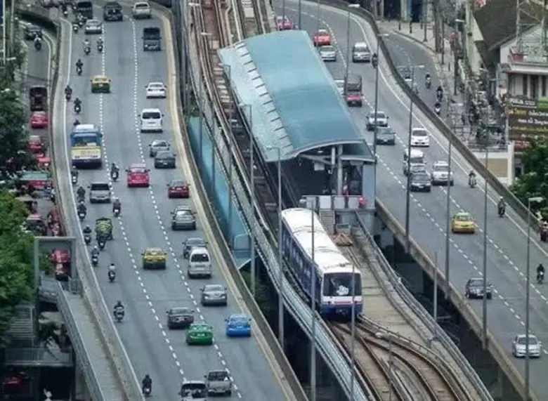 กทม.ประสาน KT และ BTSC ปรับการจัดขบวนเดินรถไฟฟ้า BTS สถานีสะพานตากสิน