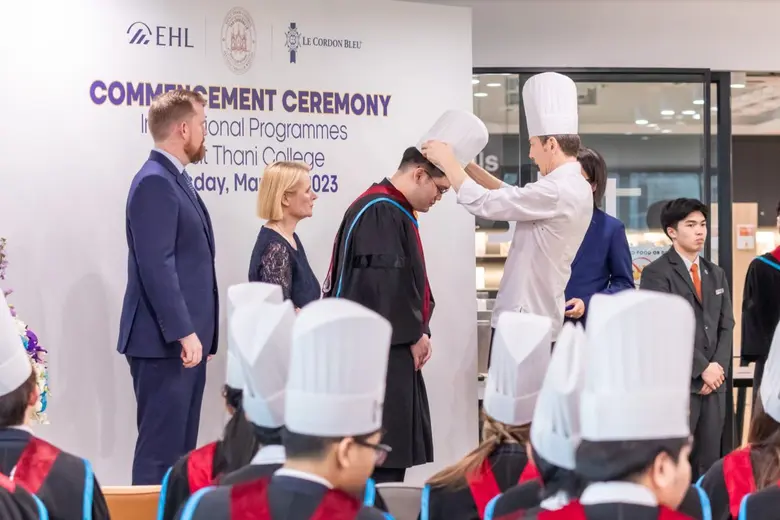 "พิธีเฉลิมฉลอง วันแห่งความสำเร็จ หลักสูตรนานาชาติ" ที่ วิทยาลัยดุสิตธานี