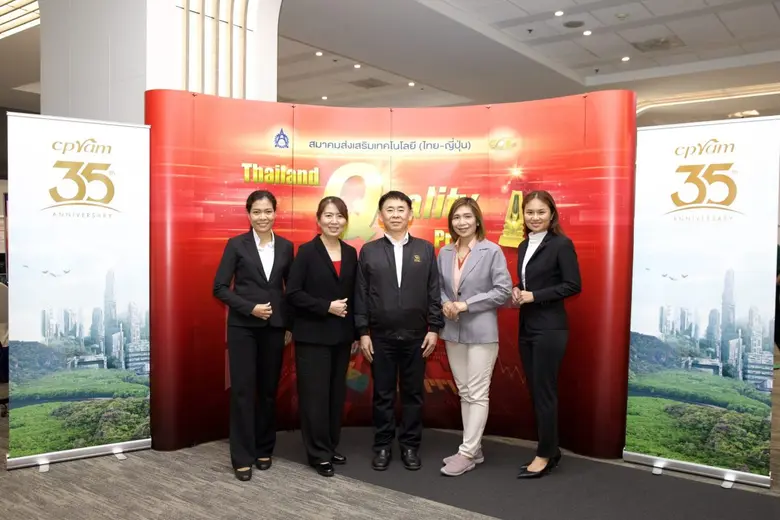 คุณทิวากร จงมีความสุข (กลาง) ผู้ช่วยกรรมก...