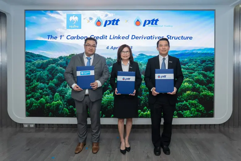 ครั้งแรกในไทย "กรุงไทย" ผนึก "ปตท." ทำสัญญาอนุพันธ์ป้องกันความเสี่ยงเชื่อมโยงคาร์บอนเครดิต นวัตกรรมใหม่ตลาดทุน ตอบโจทย์องค์กรปล่อยคาร์บอนเป็นศูนย์