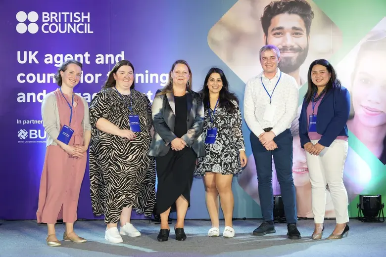 นางเฮลก้า สเตลมาเกอร์ ผู้อำนวยการ บริติช ...