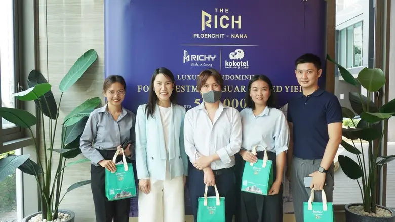 นางสาว พิชญา ตันโสด (คนที่2จากซ้าย) ประธา...