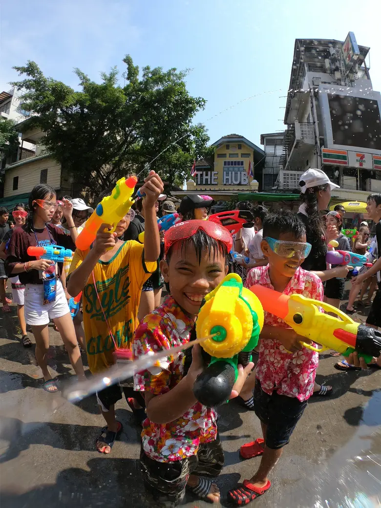 เตรียมรับความสนุกสนานแบบฉ่ำๆ! เปิดประสบการณ์เทศกาลสาดความสุขในแบบฉบับล้านนา พร้อมควงเพื่อนคู่ใจอย่างกล้องโกโปรออกตะลุยผ่านกิจกรรมสงกรานต์ที่เชียงใหม่!!