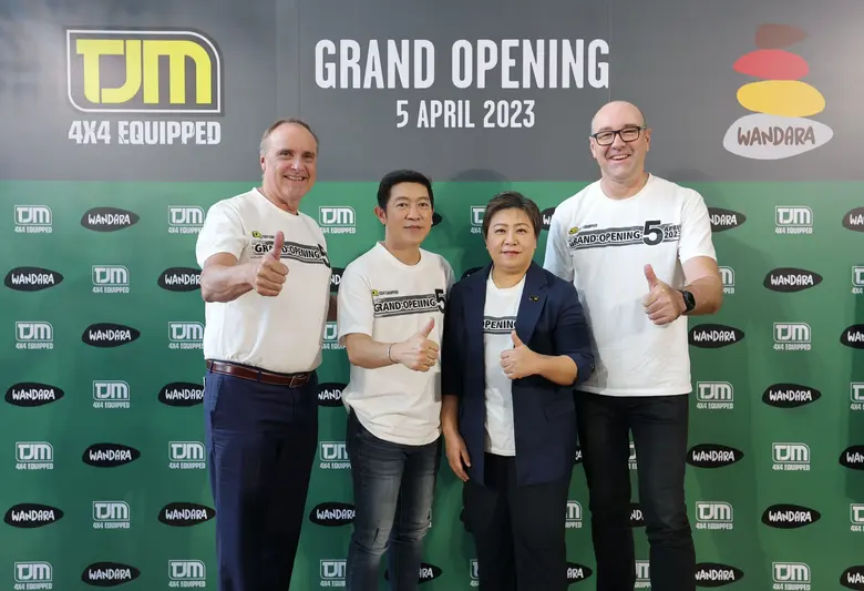 สุภาวดี วิทูรปกรณ์ (ที่สองจากขวา) กรรมการผู้จัดการ ...