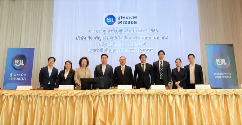 นายการุณย์ สุจิวโรดม (ที่ 5 จากขวา) ประธา...