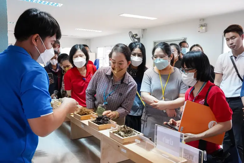 คลินิกการแพทย์แผนจีนหัวเฉียว ต้อนรับคณะศึกษาดูงานจากมหาวิทยาลัยหัวเฉียวเฉลิมพระเกียรติ