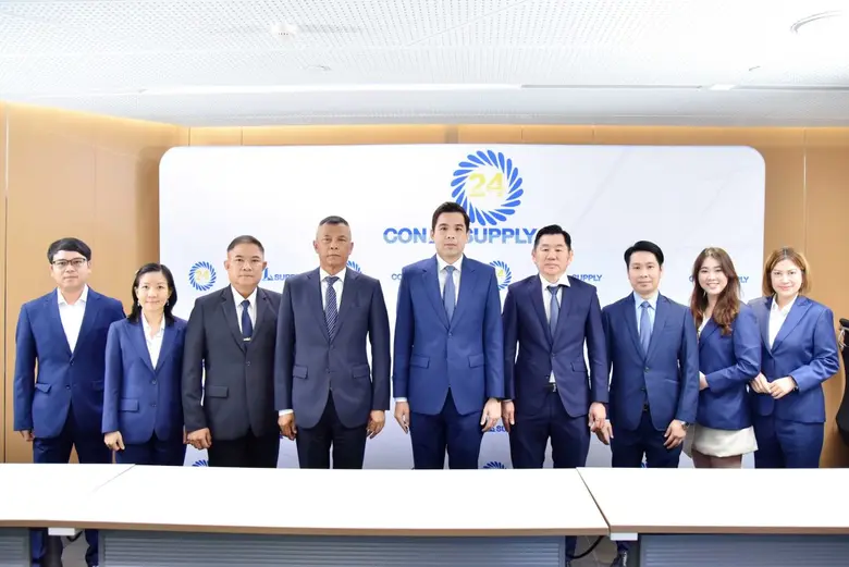 พลเอกสุชาติ วงษ์มาก (ที่4จากซ้าย) ประธานก...