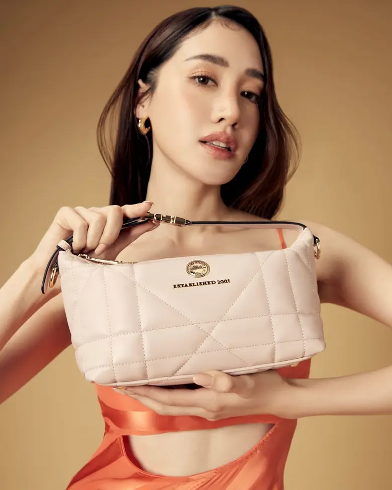 LYN เปิดตัวกระเป๋า 3 รุ่นใหม่ล่าสุด กับ "LYN SUMMER 2023 COLLECTION" พร้อมดึง "พิม - พิมประภา" สะท้อนความงดงาม เย้ายวน น่าค้นหา