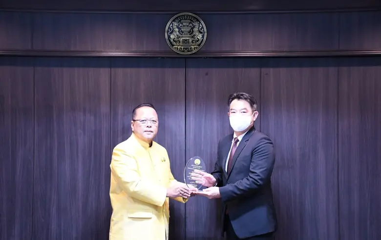 ดร.เพ็ชร ชินบุตร ประธานเจ้าหน้าที่บริหาร ...