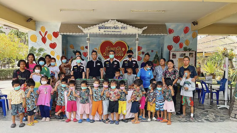 แซนดี้ทำบุญวันเกิด เลี้ยงพิซซ่าเด็ก ๆ  ณ บ้านเด็กกำพร้า พัทยา