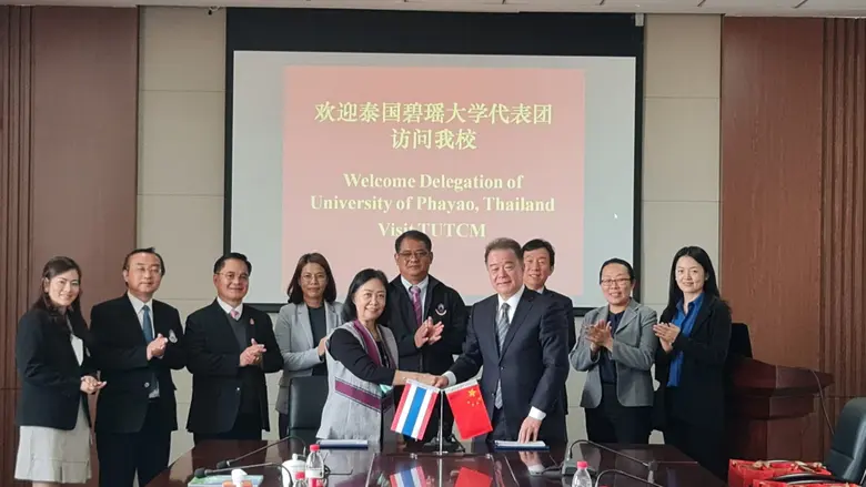 อธิการบดีมหาวิทยาลัยพะเยา รองศาสตราจารย์ ...