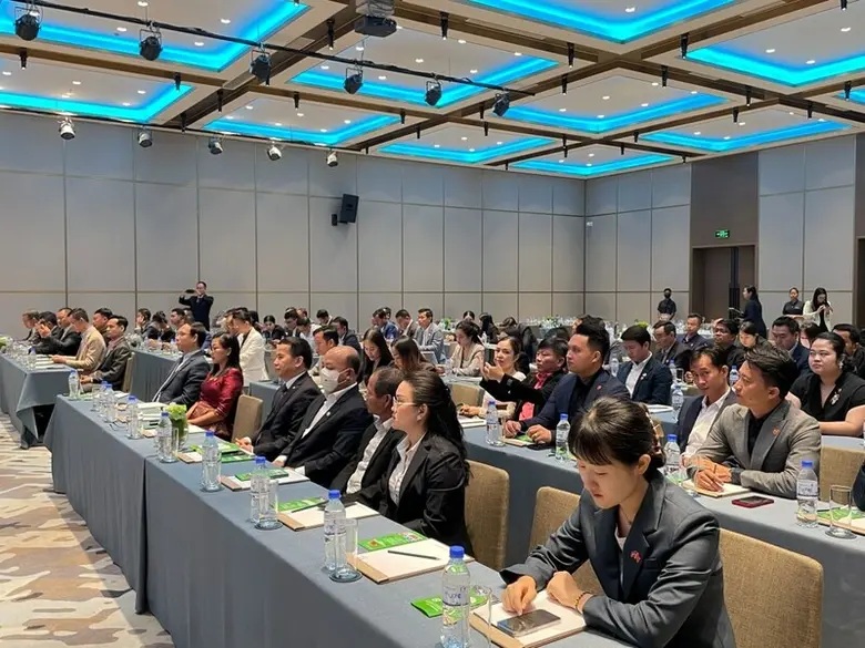 คุณจาง ซื่อหง (Zhang Sihong) รองเลขาธิการงานแคนตันแ...