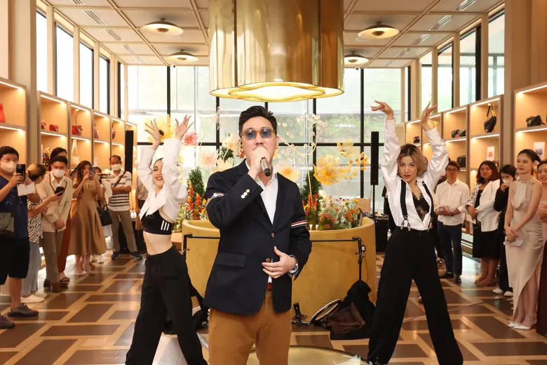 บุรินทร์ บุญวิสุทธิ์ ส่งมอบความสุขกับมินิคอนเสิร์ต ในงานฉลองครบรอบ 2 ปี แห่งความสำเร็จของ KANEKOJI